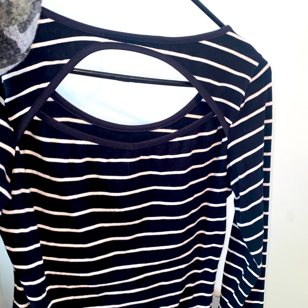 BLACK AND WHITE STRIPED LONG SLEEVE SHIRT